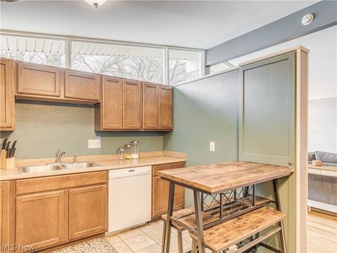 1638 Herkender Ave, Akron, OH 44310 photo 8