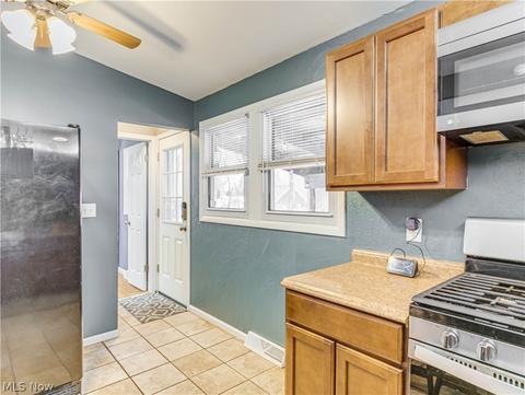 1638 Herkender Ave, Akron, OH 44310 photo 10