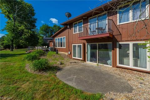 349 Hamilton Cir, Elyria, OH 44035 photo 2