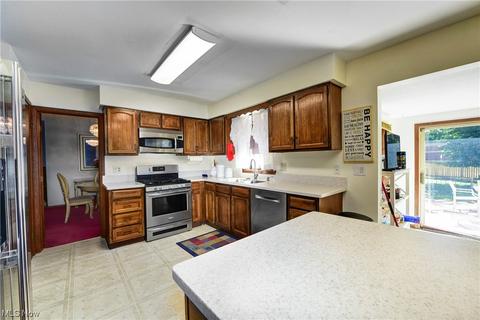 349 Hamilton Cir, Elyria, OH 44035 photo 11
