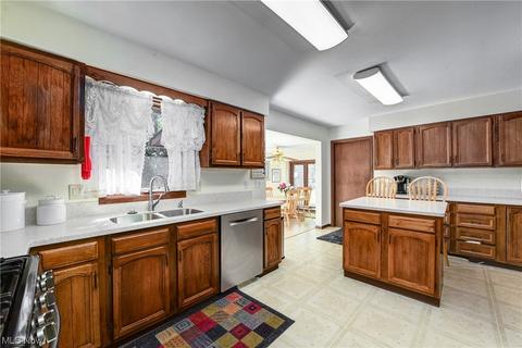 349 Hamilton Cir, Elyria, OH 44035 photo 12