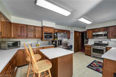 349 Hamilton Cir, Elyria, OH 44035 photo 10