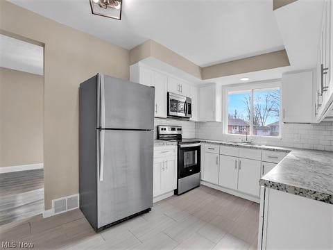 517 High St, Elyria, OH 44035 photo 3