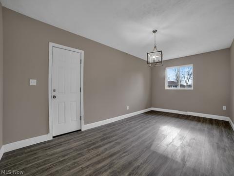 517 High St, Elyria, OH 44035 photo 8