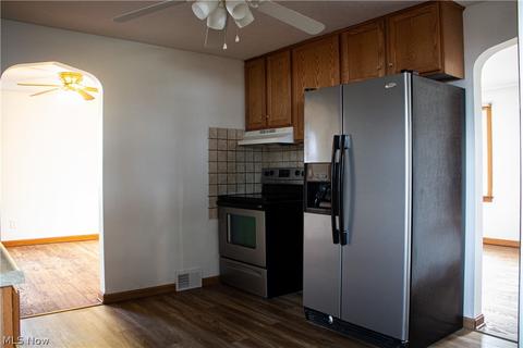 235 Omar St, Struthers, OH 44471 photo 3