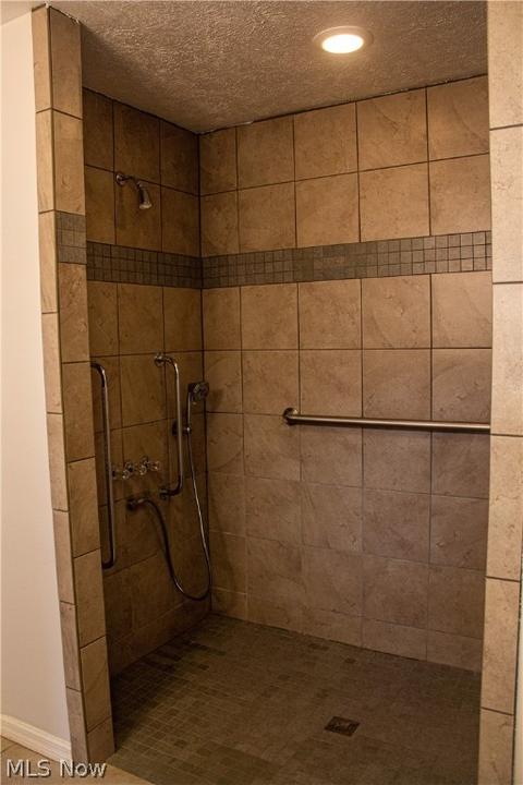 235 Omar St, Struthers, OH 44471 photo 8