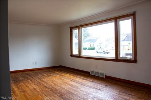 235 Omar St, Struthers, OH 44471 photo 2