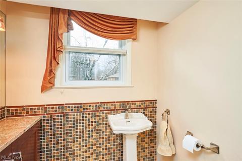 479 Beaumont Dr, Fairlawn, OH 44333 photo 9