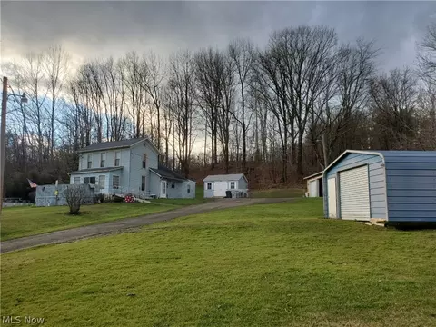 808 Fork Rd SE, New Philadelphia, OH 44663