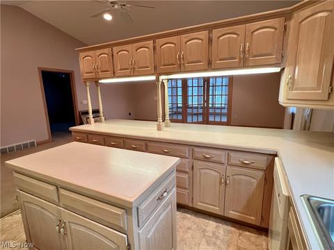 215 Pinehurst Dr, Dover, OH 44622 photo 4