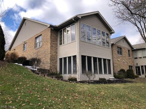 215 Pinehurst Dr, Dover, OH 44622 photo 2