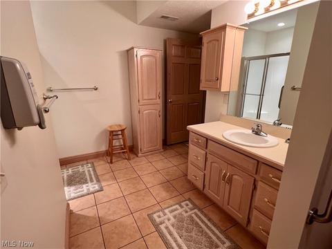 215 Pinehurst Dr, Dover, OH 44622 photo 24