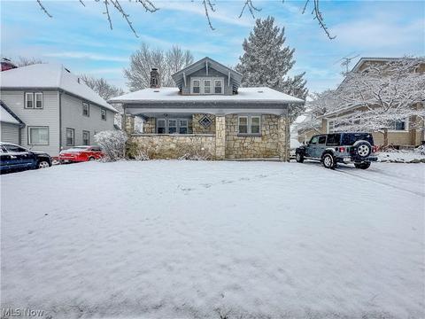 528 Sunset View Dr, Akron, OH 44320 photo 2
