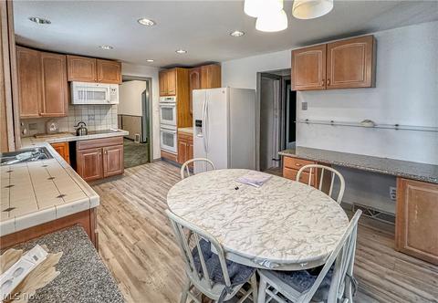 528 Sunset View Dr, Akron, OH 44320 photo 5
