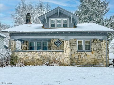 528 Sunset View Dr, Akron, OH 44320 photo 1