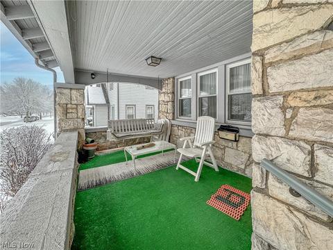 528 Sunset View Dr, Akron, OH 44320 photo 3