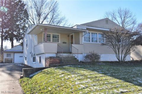 581 Ruth Dr, Hubbard, OH 44425 photo 1