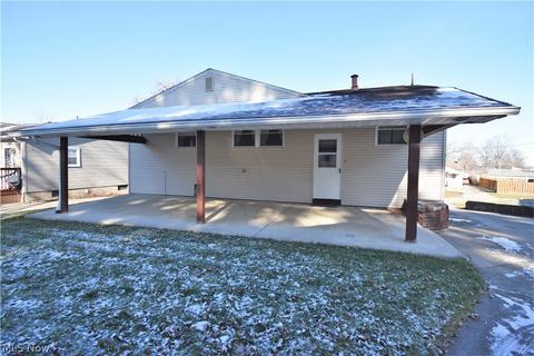 581 Ruth Dr, Hubbard, OH 44425 photo 2