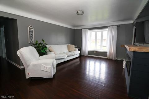 301 E Parkhaven Dr, Seven Hills, OH 44131 photo 8