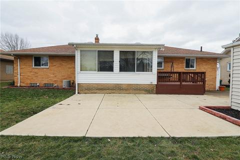 301 E Parkhaven Dr, Seven Hills, OH 44131 photo 4