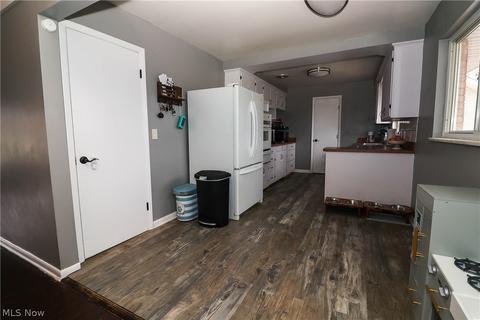 301 E Parkhaven Dr, Seven Hills, OH 44131 photo 11