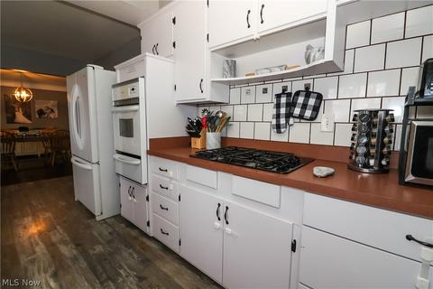 301 E Parkhaven Dr, Seven Hills, OH 44131 photo 14