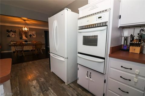 301 E Parkhaven Dr, Seven Hills, OH 44131 photo 16