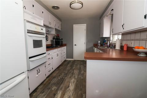 301 E Parkhaven Dr, Seven Hills, OH 44131 photo 13