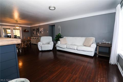 301 E Parkhaven Dr, Seven Hills, OH 44131 photo 7