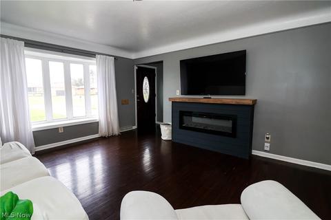 301 E Parkhaven Dr, Seven Hills, OH 44131 photo 9
