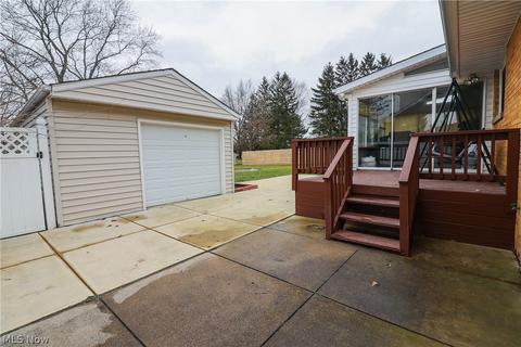 301 E Parkhaven Dr, Seven Hills, OH 44131 photo 6
