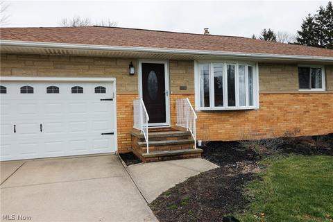 301 E Parkhaven Dr, Seven Hills, OH 44131 photo 2
