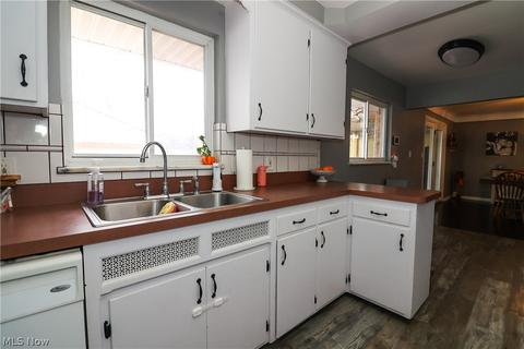 301 E Parkhaven Dr, Seven Hills, OH 44131 photo 15