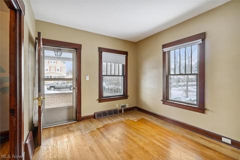 364 High St, Elyria, OH 44035 photo 6