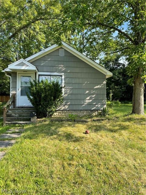 1208 Hamlin Dr, Ashtabula, OH 44004 photo 1
