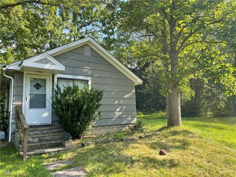 1208 Hamlin Dr, Ashtabula, OH 44004 photo 3