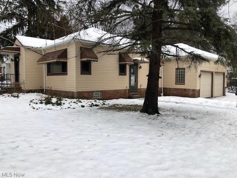 1421 Mapleview Dr, Seven Hills, OH 44131 photo 2