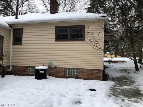 1421 Mapleview Dr, Seven Hills, OH 44131 photo 6