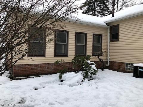 1421 Mapleview Dr, Seven Hills, OH 44131 photo 5