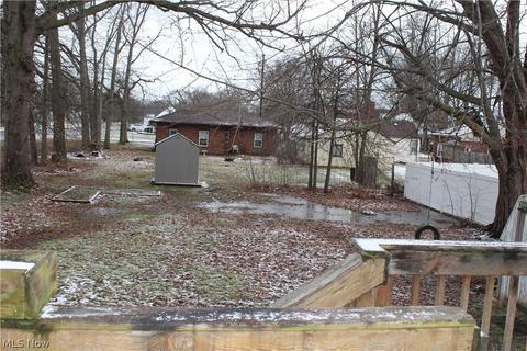 835 Myrtle Ave, Ashtabula, OH 44004 photo 2