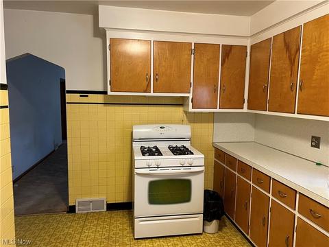 2211 E 40th St, Ashtabula, OH 44004 photo 10