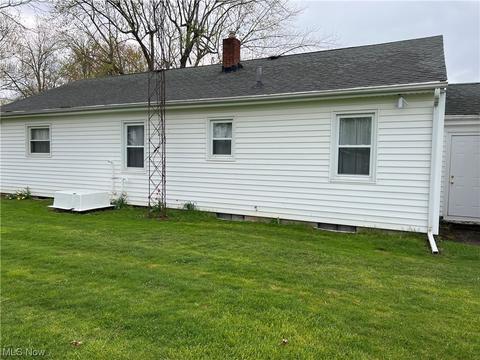 2211 E 40th St, Ashtabula, OH 44004 photo 2