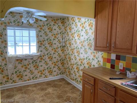 180 Longfellow St, Elyria, OH 44035 photo 4