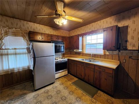1939 E 29th St, Lorain, OH 44055 photo 4