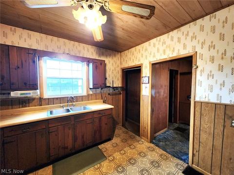 1939 E 29th St, Lorain, OH 44055 photo 6