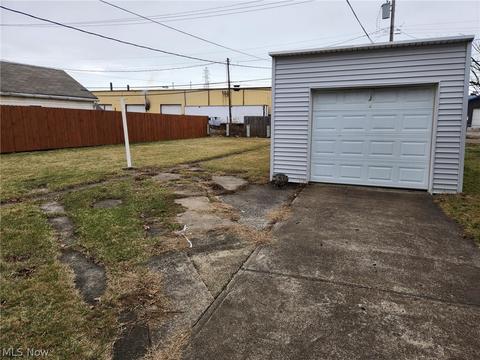 1939 E 29th St, Lorain, OH 44055 photo 11