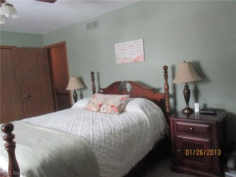 7020 E Parkview Dr, Parma, OH 44134 photo 13