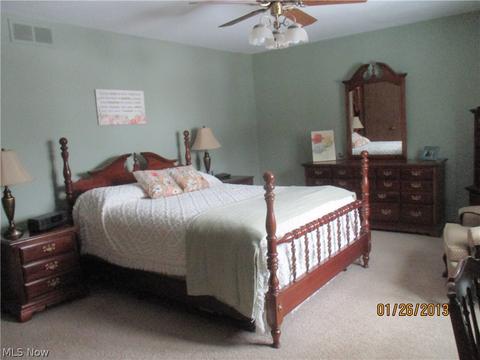 7020 E Parkview Dr, Parma, OH 44134 photo 11