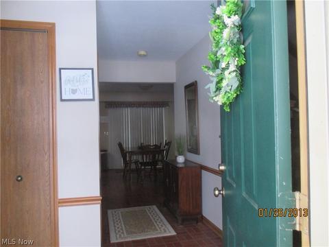 7020 E Parkview Dr, Parma, OH 44134 photo 2