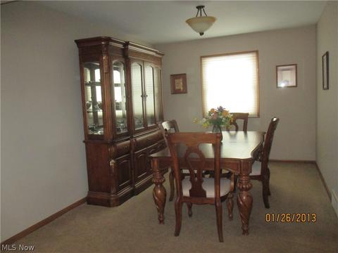 7020 E Parkview Dr, Parma, OH 44134 photo 3